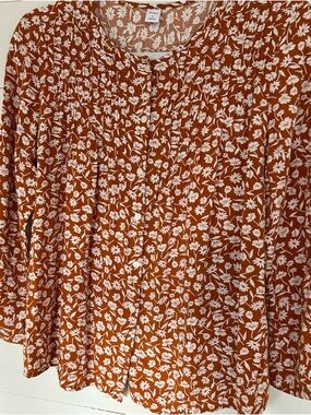 Old Navy Rust and White Floral Peasant Blouse. Sz S.